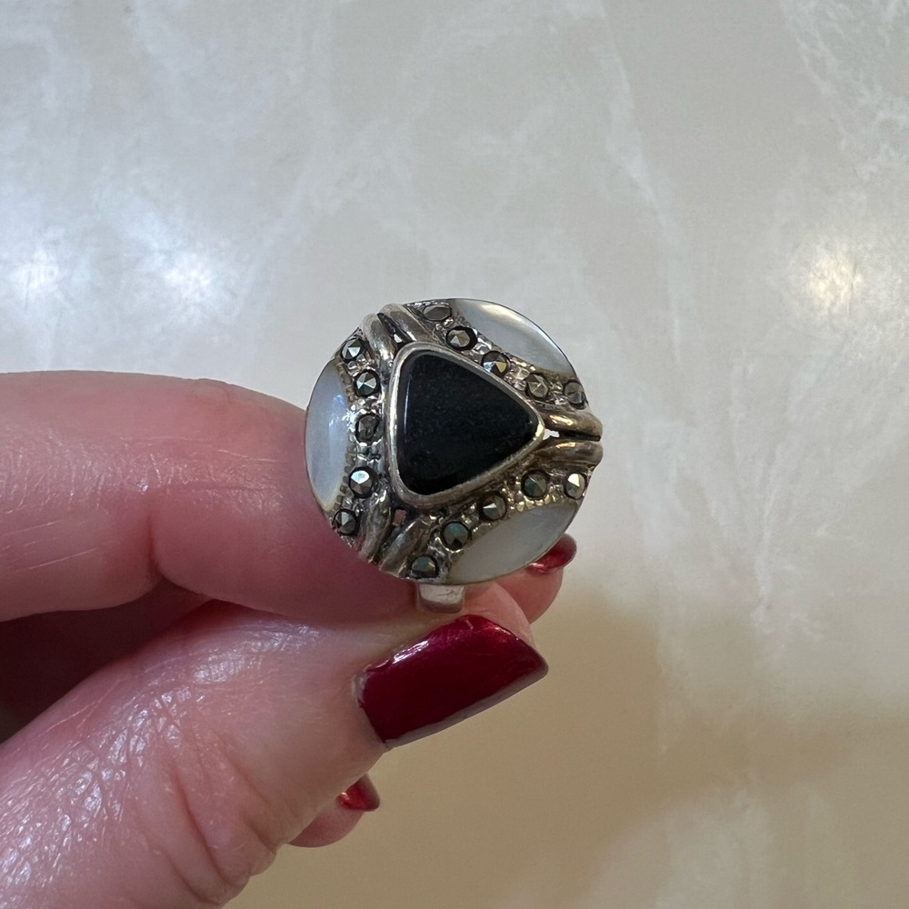Vintage Sterling Silver Black Onyx and Mother of Pearl Marcasite ring size 7.5